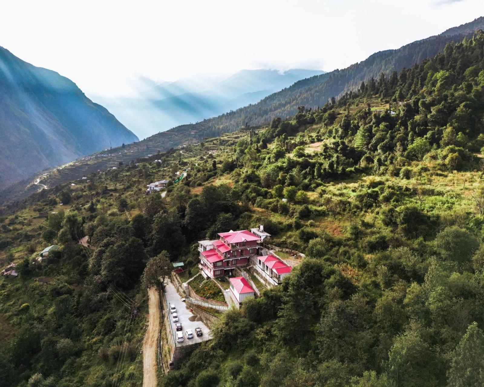 Resort Amaze Auli Joshīmath Kültér fotó