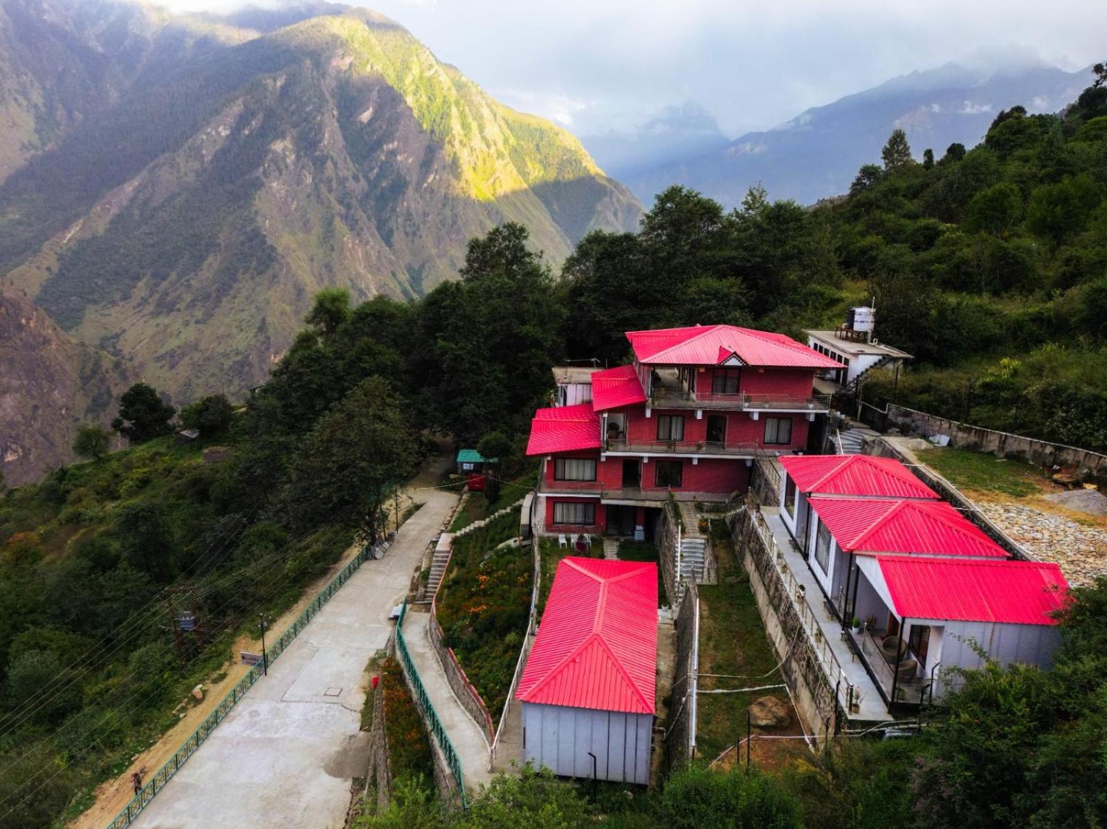 Resort Amaze Auli Joshīmath Kültér fotó