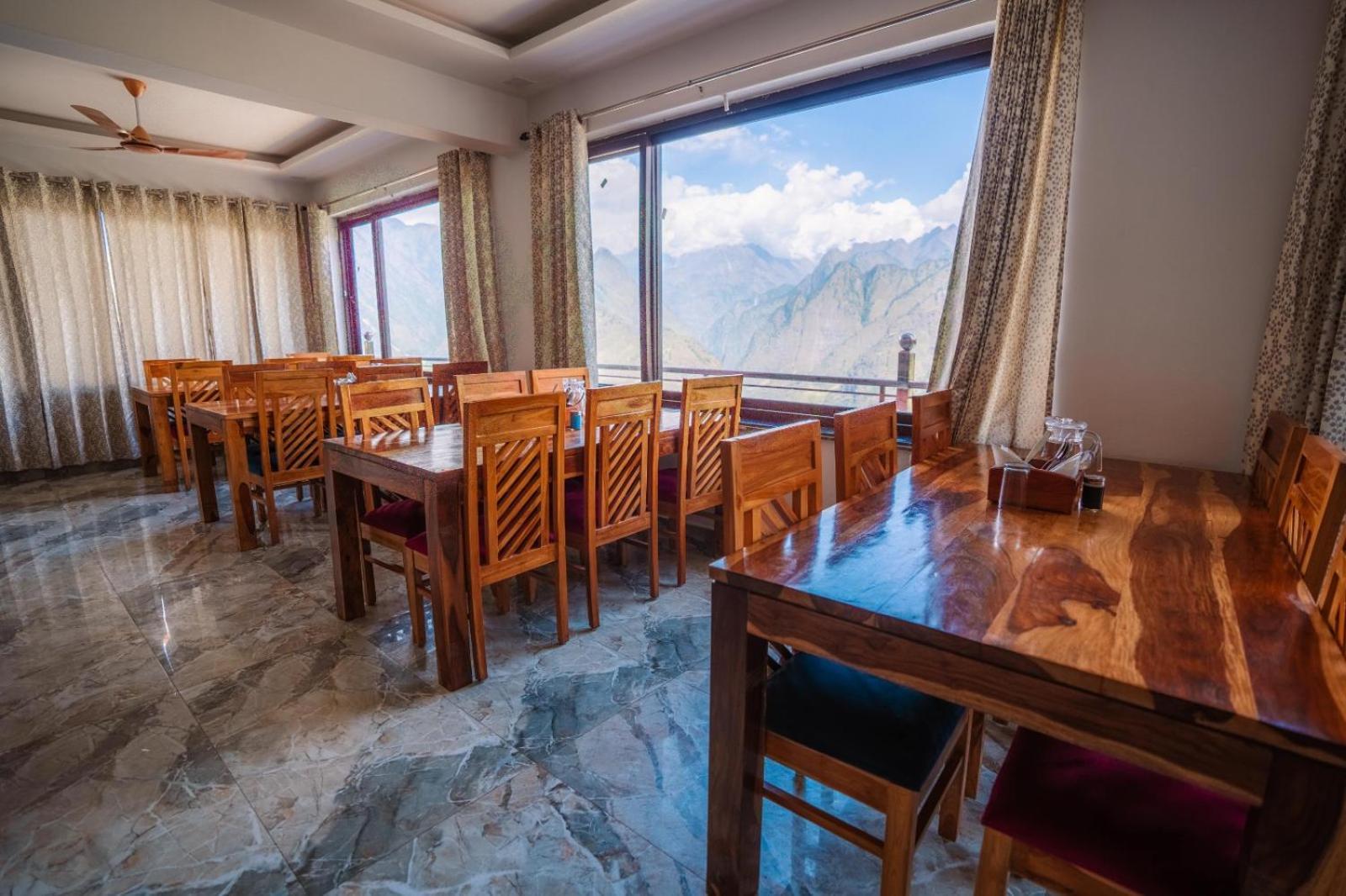 Resort Amaze Auli Joshīmath Kültér fotó